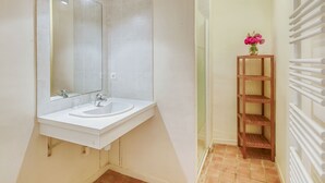 Maison | Salle de bain | Sèche-cheveux, serviettes fournies