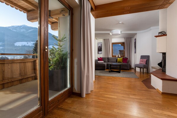 Apartment PANORAMA VIEW (incl. Bed linen and Cleaning fee) | Living area | 60-cm Smart TV with cable channels, TV, Netflix - Alpine View Apartments (Niedernsill)