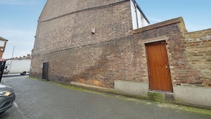 Unclassified image, 2 of 24, button - Comfortable Apartment in London Near Tooting Market (London)