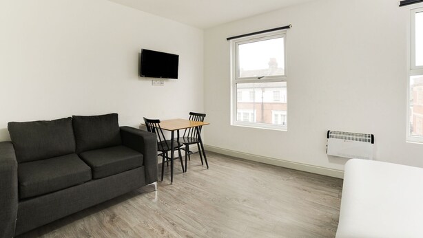 Unclassified image, 1 of 24, button - Comfortable Apartment in London Near Tooting Market (London)