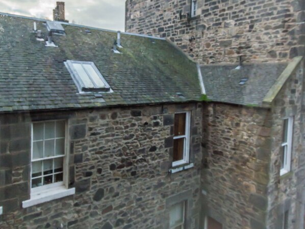 Exterior - Enticing Apartment in Edinburgh near City Center (Edinburgh)