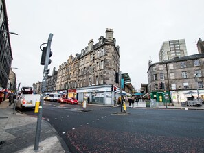 Exterior - Enticing Apartment in Edinburgh near City Center (Edinburgh)