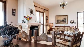 Cottage | Dining
