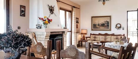 Cottage | Dining