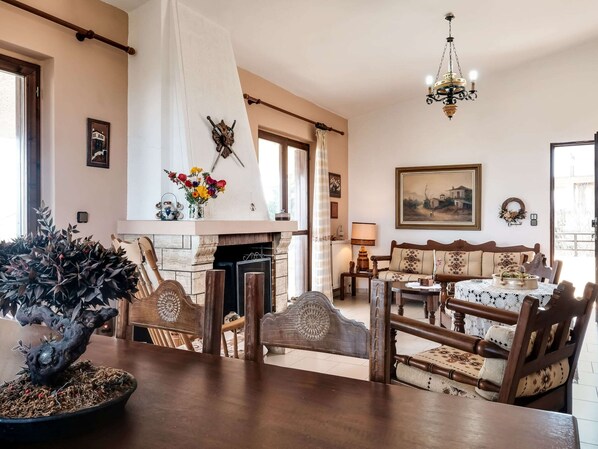 Cottage | Dining