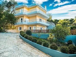 Reception - Restful Holiday Home in Attica With Garden and Fireplace (Megara)