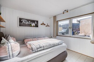 1 habitación, muebles diferentes y ropa de cama 