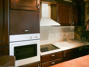 House | Private kitchen | Fridge, oven, stovetop, dishwasher