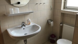 Villa | Bathroom | Shower, towels - Comfortable Holiday Home in Ernst With Patio (Ernst)