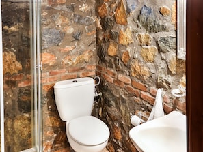 House | Bathroom | Shower, towels