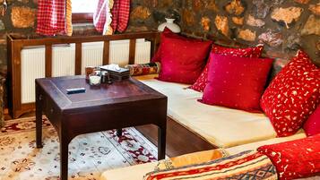 House | Living room | Fireplace, MP3 dock
