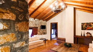 Living room - Alluring Holiday Home in Pella with Hot Tub (Edessa)