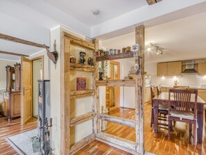 Nhà | Bếp riêng | Ấm điện, ghế cao cho trẻ em