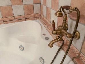 Hus | Badeværelse | Bruser, håndklæder