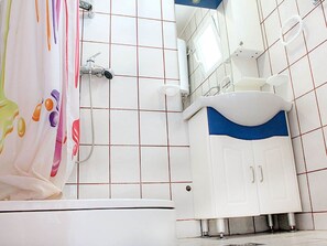 House | Bathroom | Shower, towels