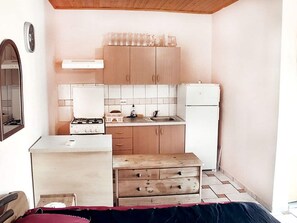 House | Private kitchen | Fridge, oven, stovetop