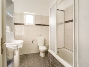 Apartment | Bathroom | Shower, hair dryer, towels - Urban Apartment in Alexandroupoli near Beach (Alexandroupoli)