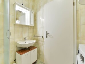 Apartment | Bathroom