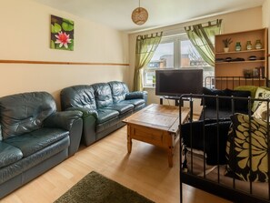 Living room - Alluring Apartment in Edinburgh near City Center (Edinburgh)