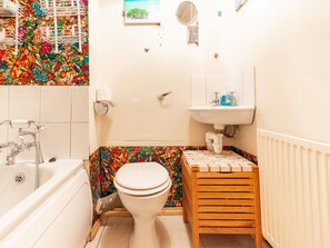 Shower - Alluring Apartment in Edinburgh near City Center (Edinburgh)