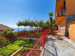 Balcony - Simplistic Apartment in Opatija With Private Garden (Opatija)
