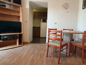 Dining - Simplistic Apartment in Opatija With Private Garden (Opatija)