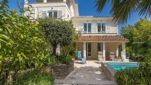 Exterior - Deluxe Apartment in Premantura With a Shared Swimming Pool (Medulin)