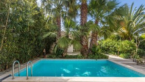 Outdoor pool - Deluxe Apartment in Premantura With a Shared Swimming Pool (Medulin)