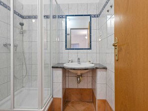 Shower, towels