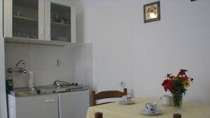 Unclassified image, 4 of 8, button - Comfy Apartment in Jezera With Garden (Tisno)