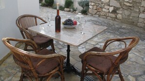 Unclassified image, 2 of 8, button - Comfy Apartment in Jezera With Garden (Tisno)