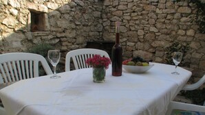 Apartment | Balcony - Comfy Apartment in Jezera With Garden (Tisno)