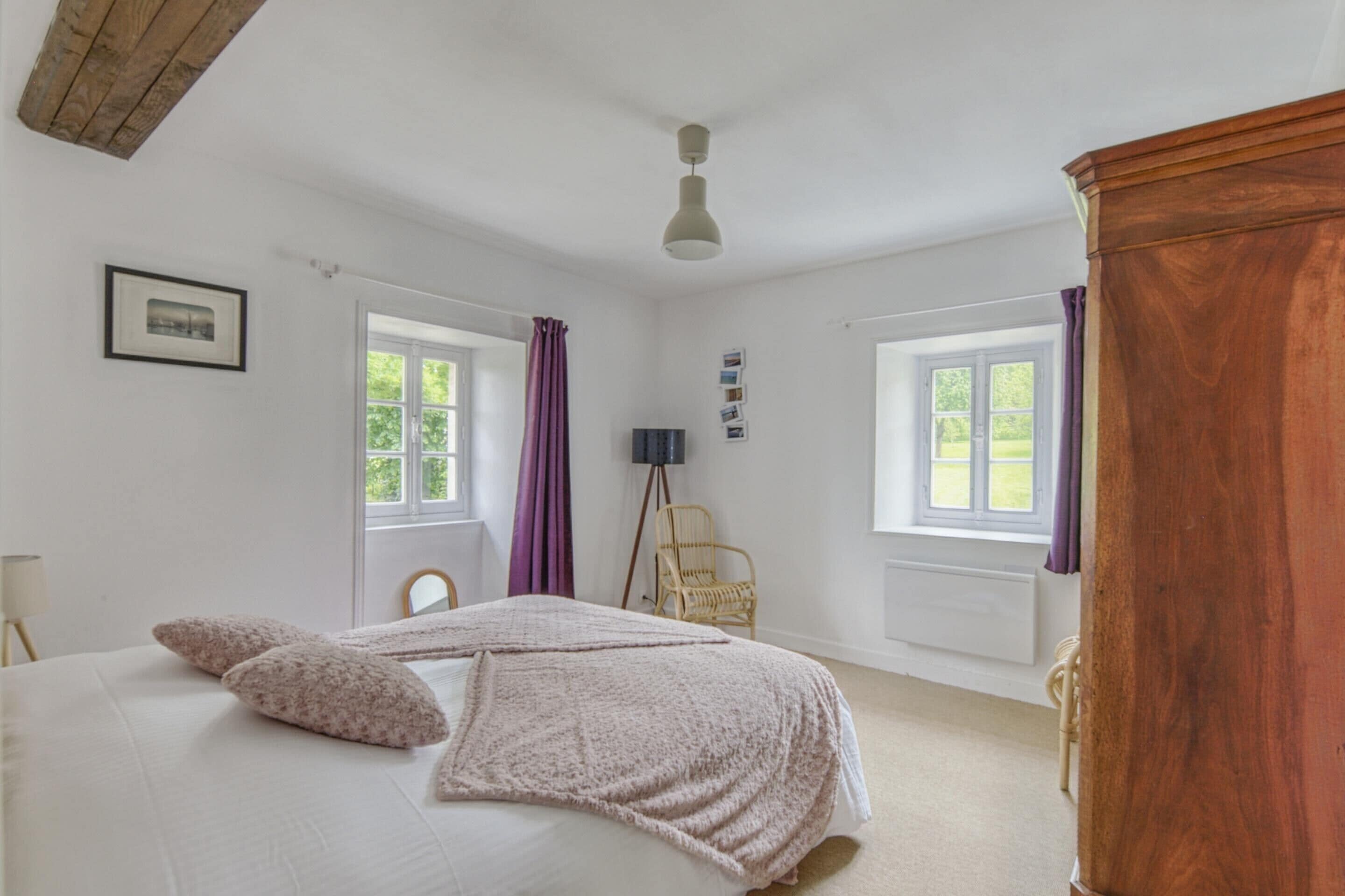 House | 2 bedrooms, individually furnished, iron/ironing board, bed sheets