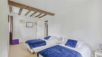 House | 2 bedrooms, individually furnished, iron/ironing board, bed sheets