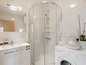 Shower, towels