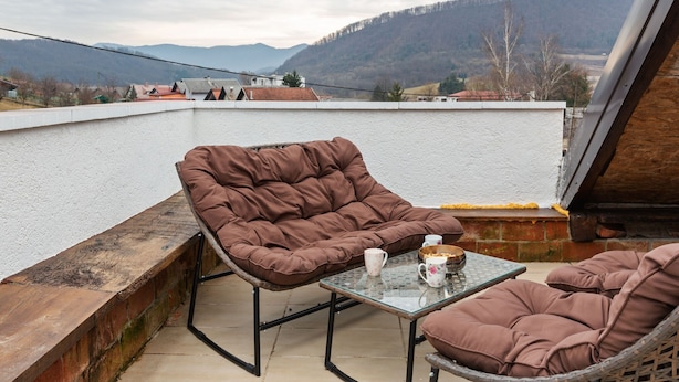 House | Balcony - Quaint Mansion in Bednja With Sauna (Bednja)