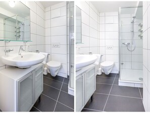 Bathroom | Bathtub, towels