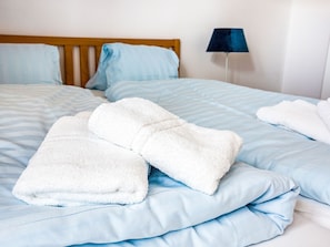 3 bedrooms, bed sheets