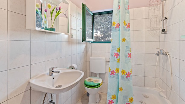 Bathroom - Simplistic Apartment in Petrčane with Terrace  (Zadar)