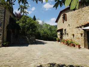 Exterior - Heritage Villa in Poggio Alla Croce With Swimming Pool (Figline e Incisa Valdarno)