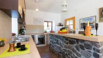 Fridge, microwave, oven, coffee/tea maker