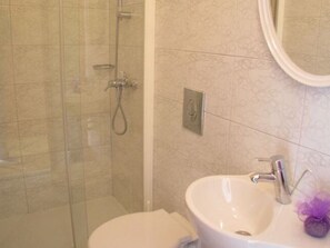 Shower, towels