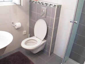 Shower, towels