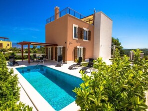 Exterior - Luxurious Villa in Splitska With Swimming Pool (Supetar)