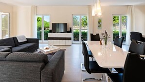 Dining - Luxurious Villa in Splitska With Swimming Pool (Supetar)