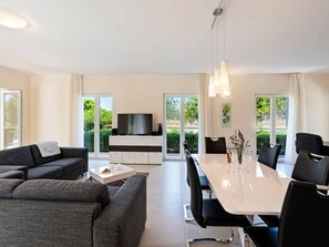 Dining - Luxurious Villa in Splitska With Swimming Pool (Supetar)