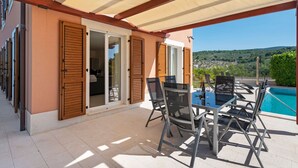 Balcony - Luxurious Villa in Splitska With Swimming Pool (Supetar)