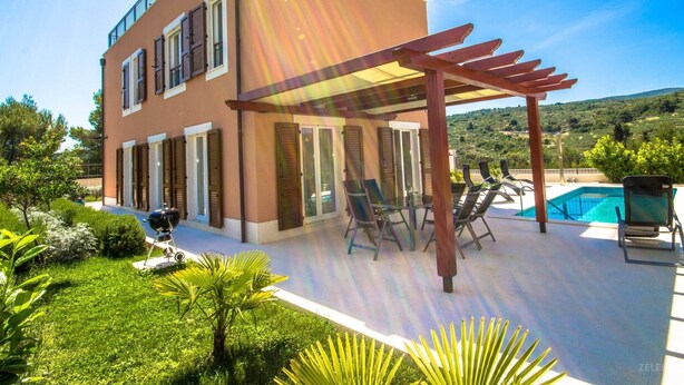 Exterior - Luxurious Villa in Splitska With Swimming Pool (Supetar)