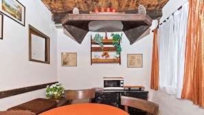 Dining - Lovely Holiday Home in Montaner With Patio (Sarmede)