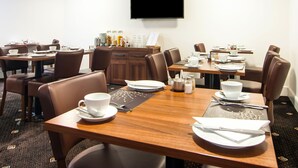 Dining - Alluring Apartment in Liverpool near Anfield Stadium (Liverpool)